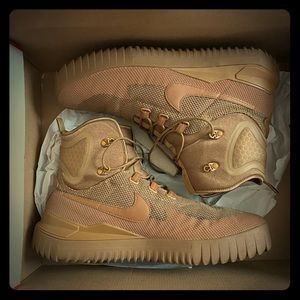 Nike Air Wild Mid sz 15
